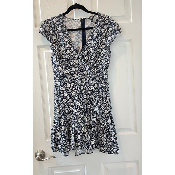 J. Crew Mercantile Navy Blue White Floral Wrap V-Neck 6P #638 - Picture 2 of 9